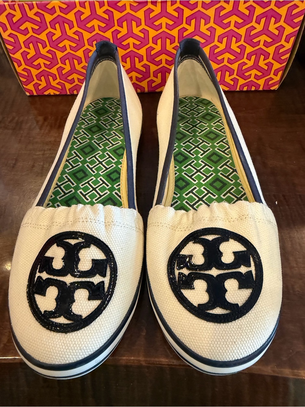 Tory Burch Canvas Logo Slip-On Sneakers Women’s 9 New Box Missing Lid